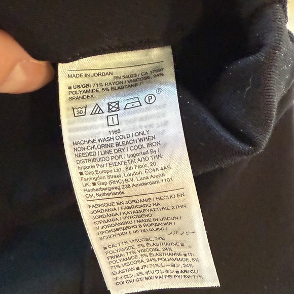 Banana Republic Crop Flare Everywhere Pointe Pant - Picture 9 of 15